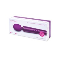 Masajeador recargable Le Wand Petite color cereza para máximo placer