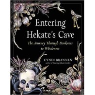 Entrando a la Cueva de Hekate por Cyndi Brannen