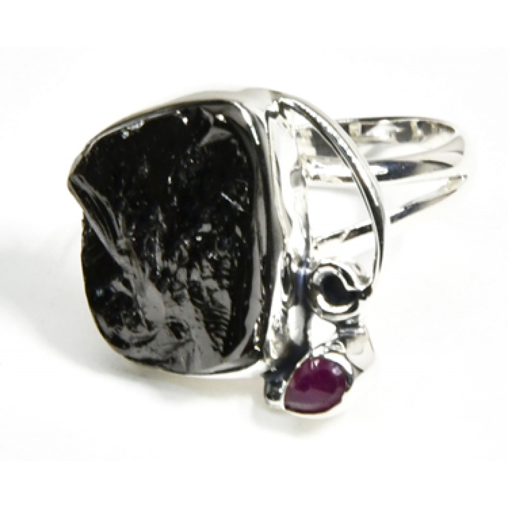 Size 8 Ruby Shungite Ring - Handcrafted Elegance