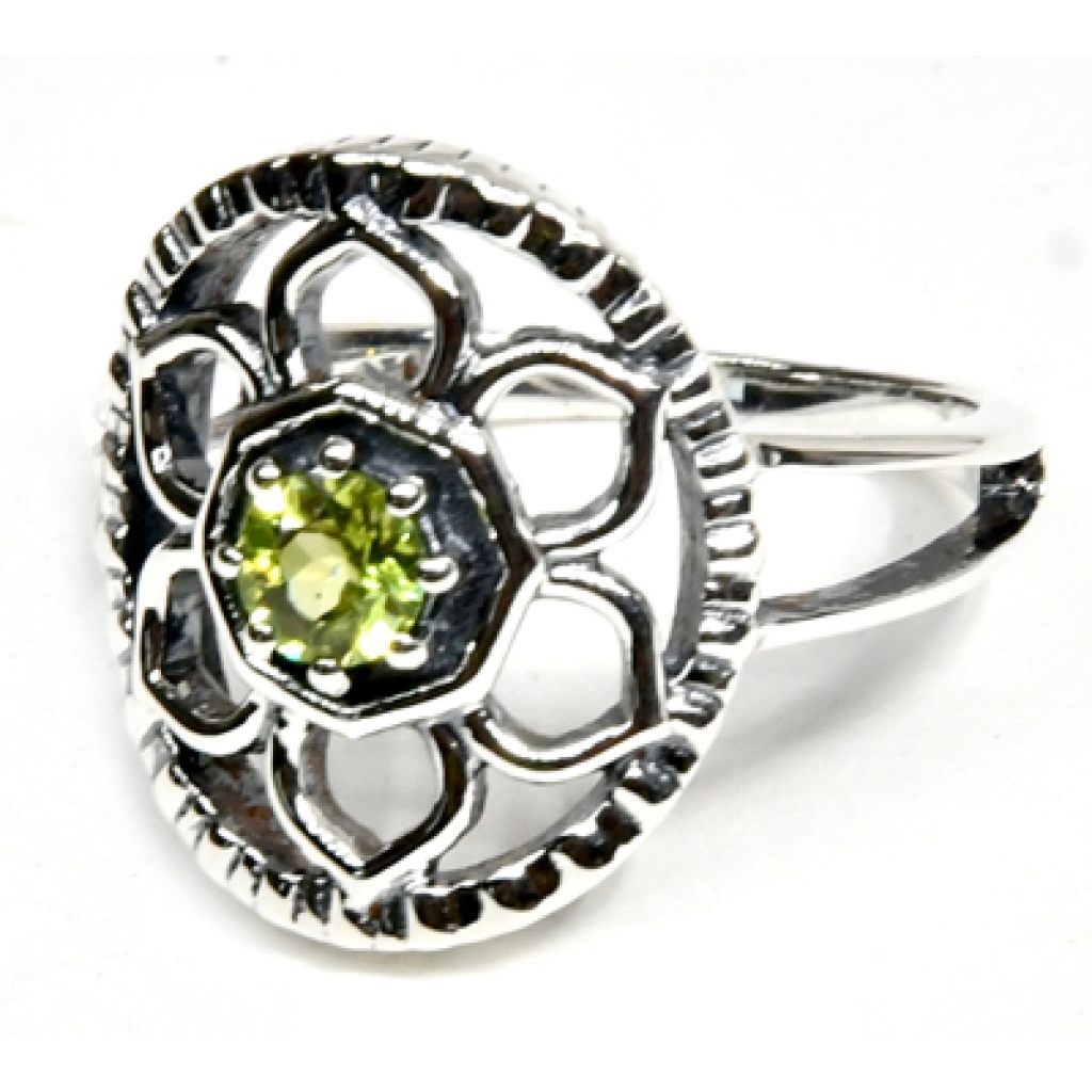 Size 7 Handcrafted Peridot Ring with Lotus Flower