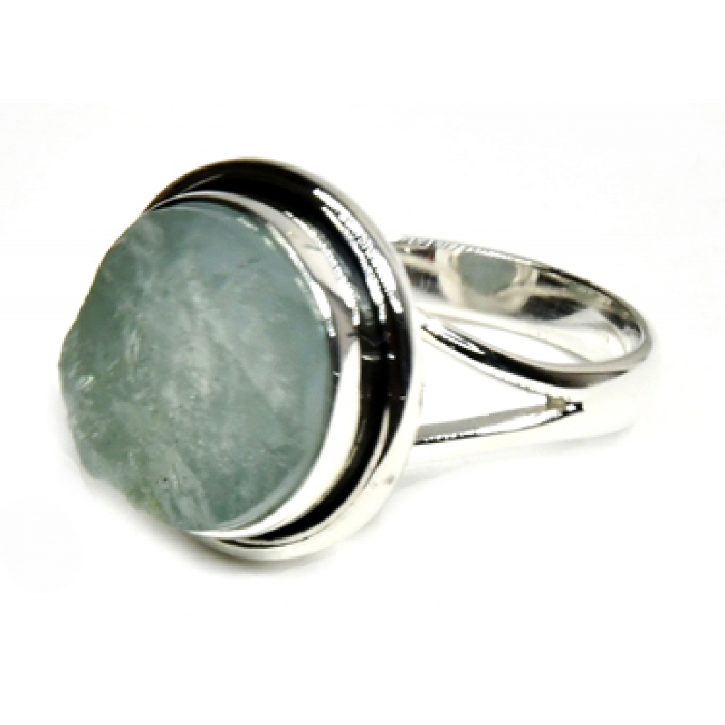 Size 7 Handcrafted Aquamarine Ring